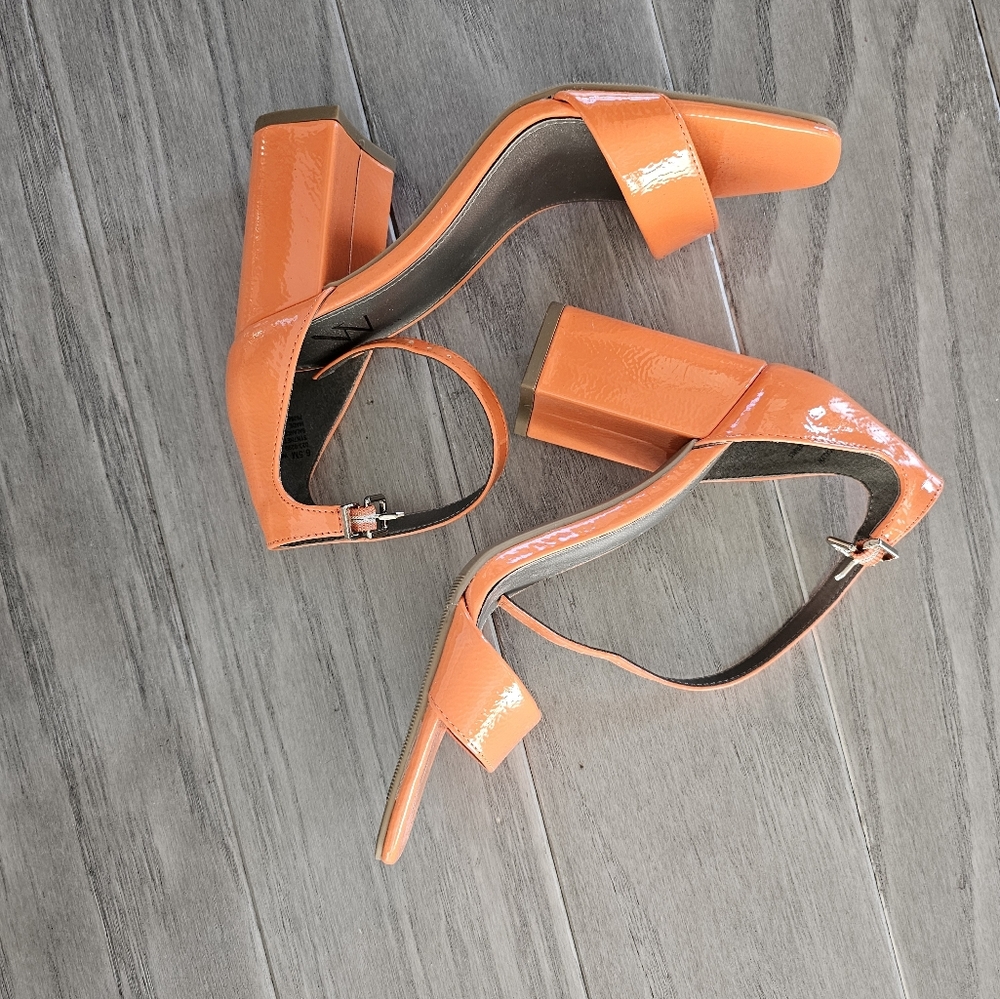Vibrant orange sandal sz 6.5